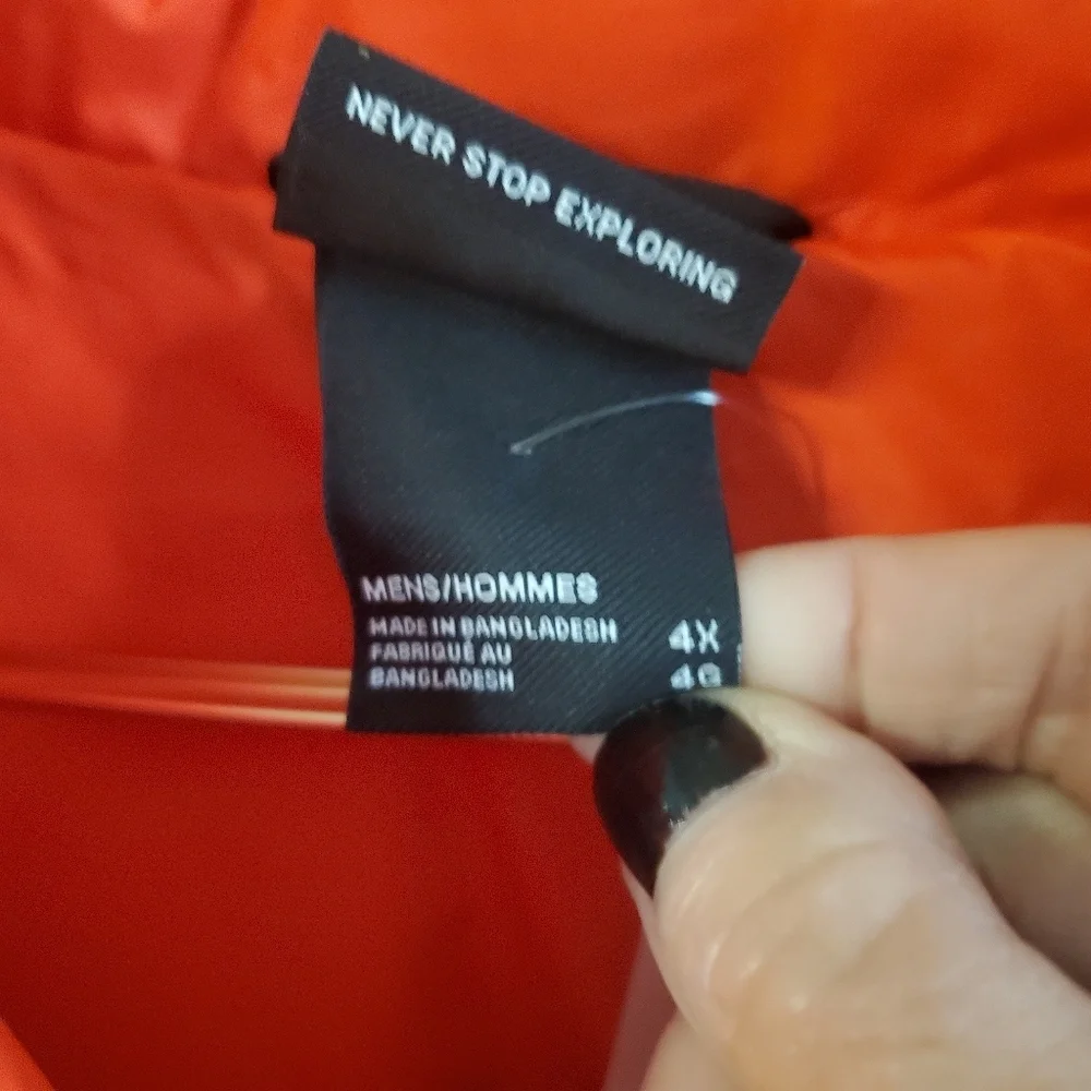The North Face Mens Puffer Coat. NWT 4X. Water Resistance Fiery Red Down Filled.